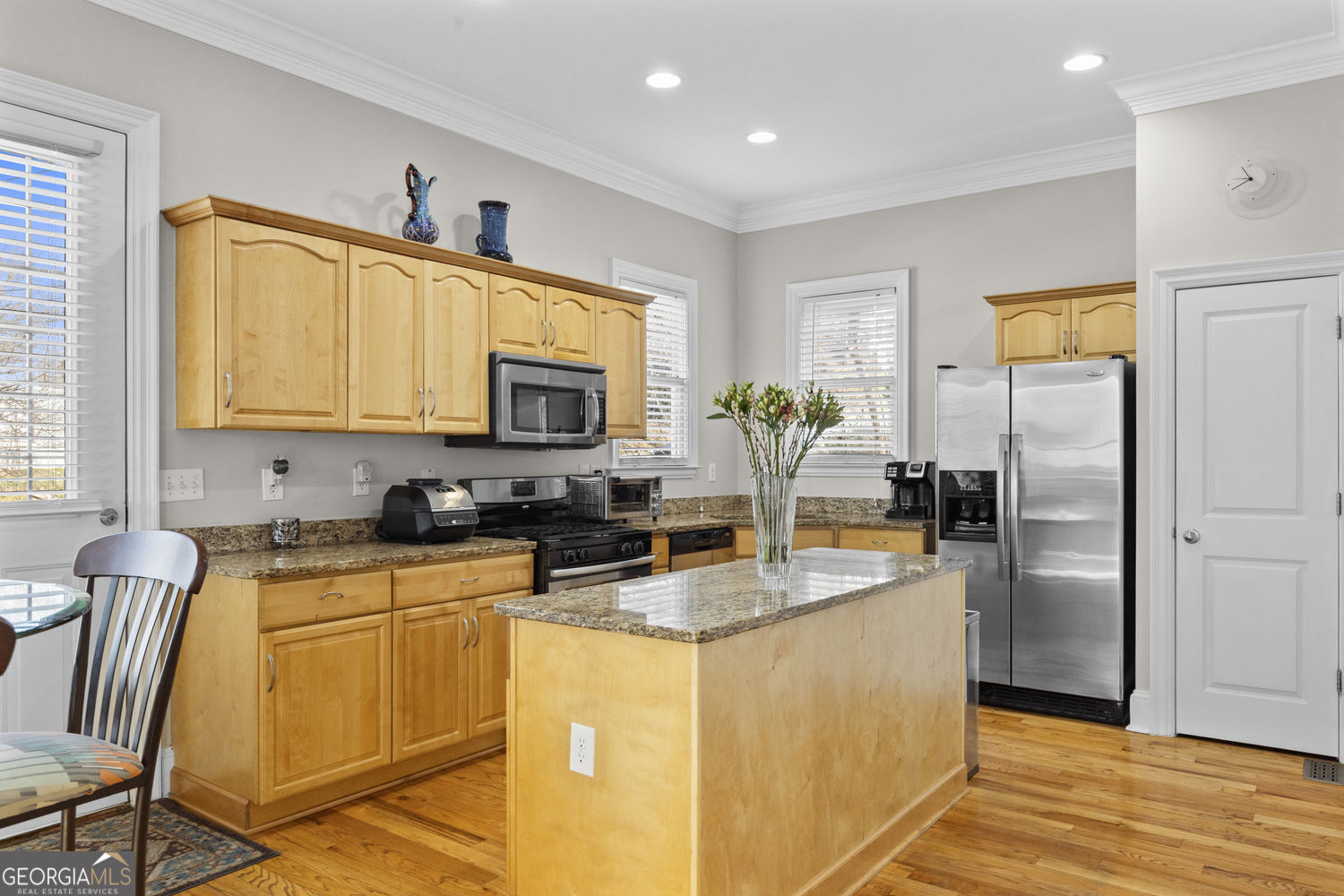 786 SE Connally ST SE