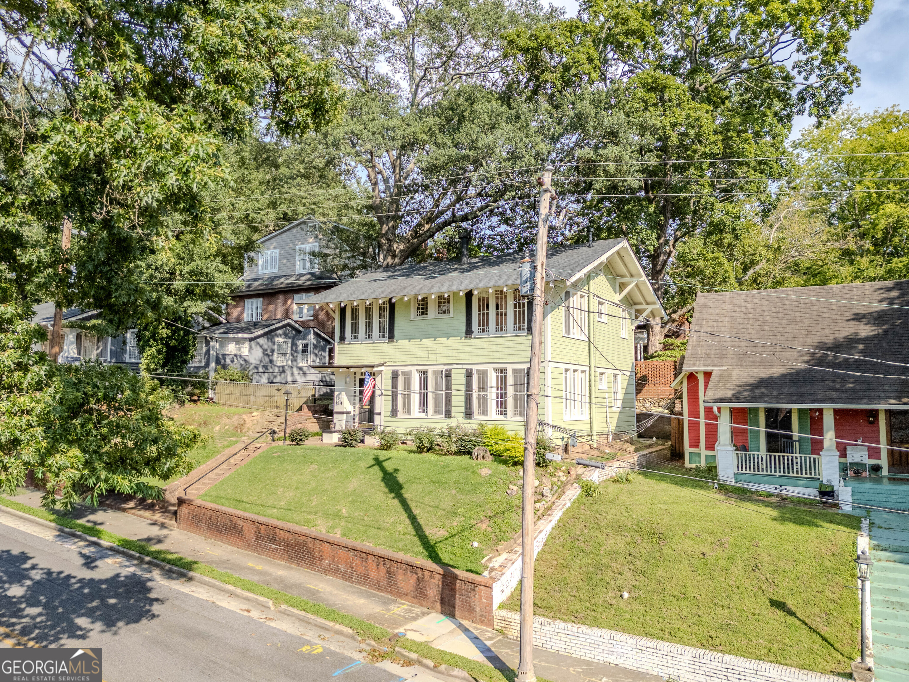 214 E 3rd ST