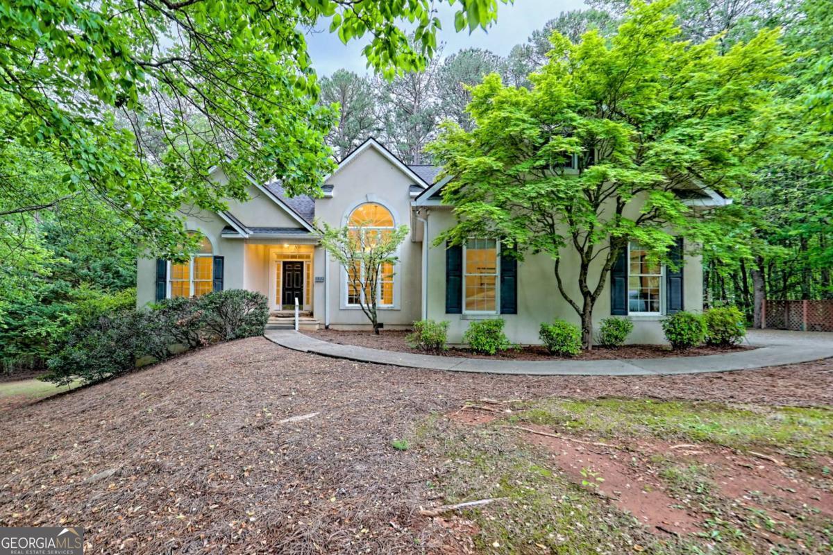 Well maintained, 4 bedroom, 3 bath ranch style home located in the spectacular Orchard Golf and Country Club. Upon arrival you will notice the manicured landscape and attractive architecture of this home with other wonderful exterior features including private & level yard, newer roof and decking perfect for enjoying the NE Georgia mountains! Interior features include: split floor plan, renovated bathrooms, hardwood flooring, grand formal dining, 2 fireplaces AND the availability to live on one level with an extra bedroom, full bath, wet bar, and living area for guests located on the terrace level! Bonus features include: TONS of natural light beaming from large windows, sunroom perfect for entertaining or enjoying your morning coffee, large master bedroom & a great location in close proximity to the clubhouse! The Orchard Golf & Country Club is a top of the line, private, 18-hole golf course with driving range, clubhouse & pool!