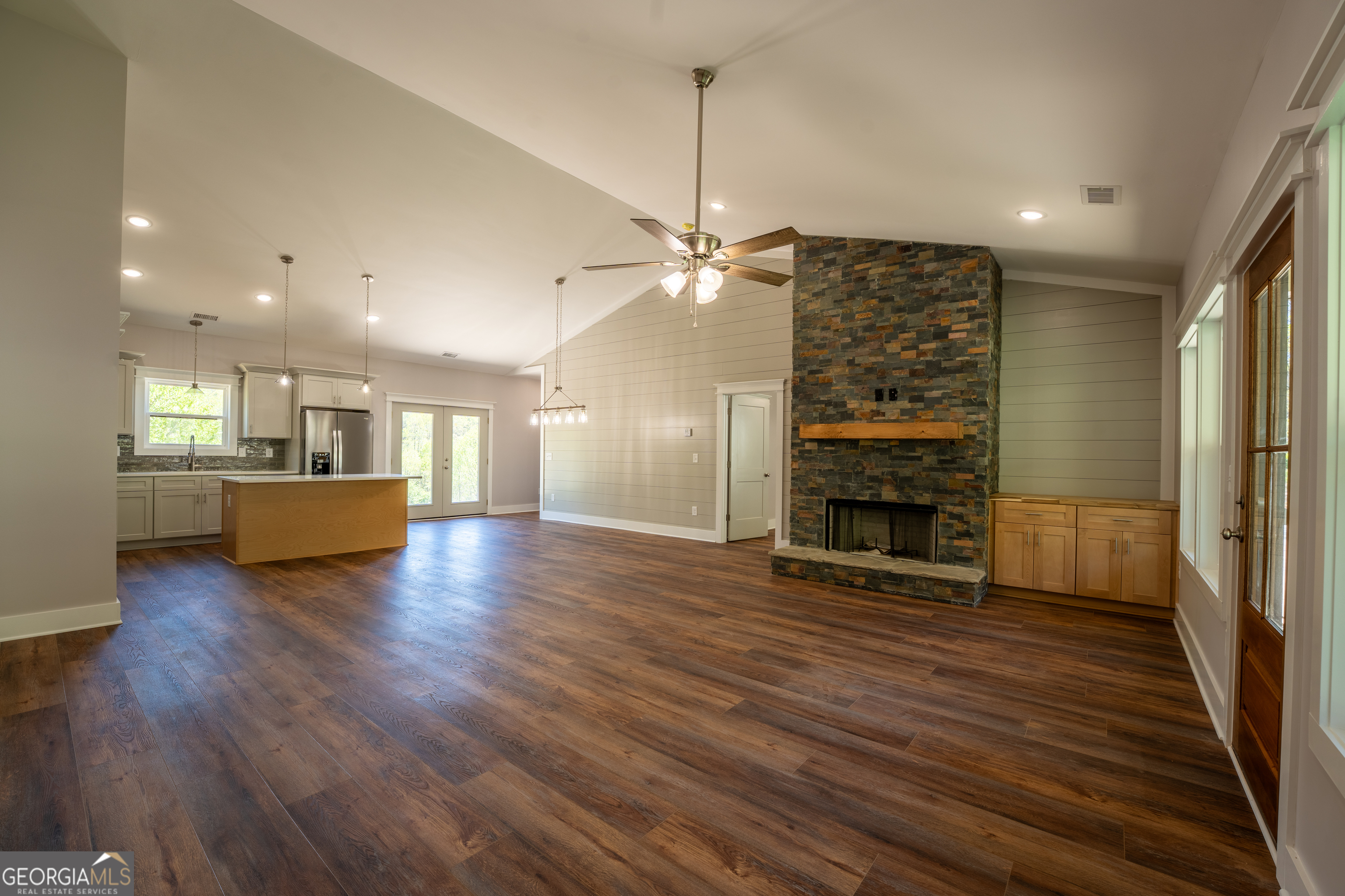 Cleveland, Georgia 30528, United States, 3 Bedrooms Bedrooms, ,2 BathroomsBathrooms,Residential,Active,88611