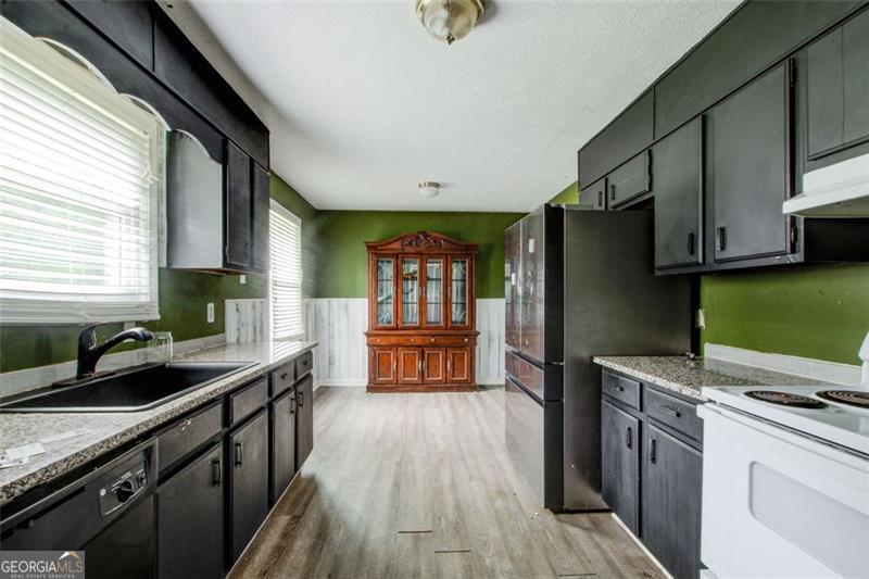 2193 Kings Forest DR SE