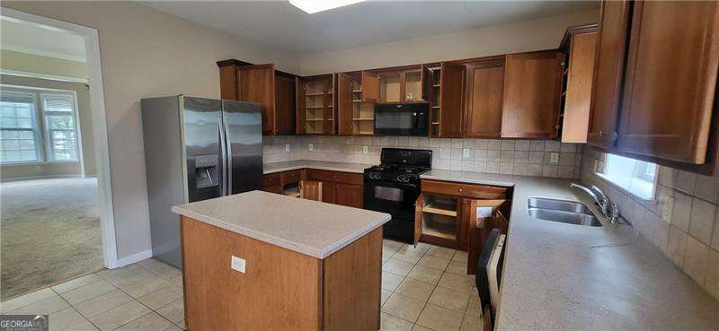 136 Lakeshore PKWY