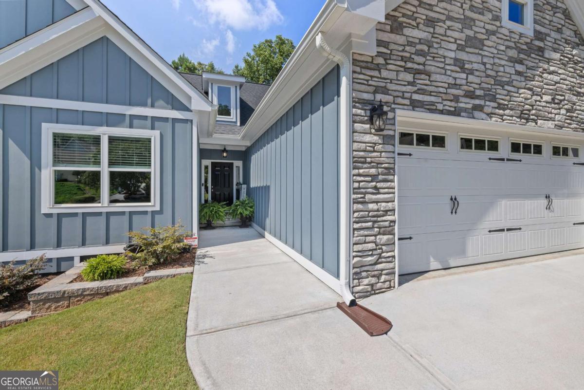 220 Meredith Ridge RD