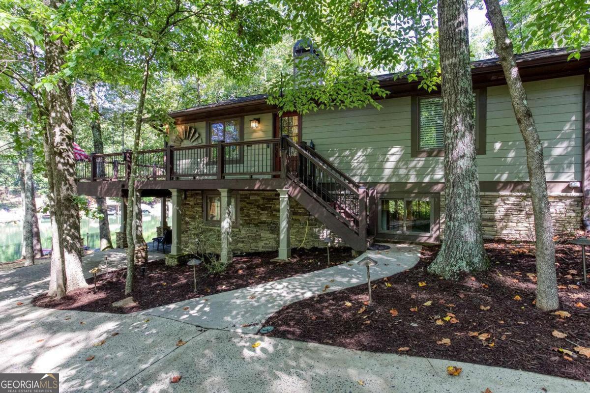 225 Lakeview CIR