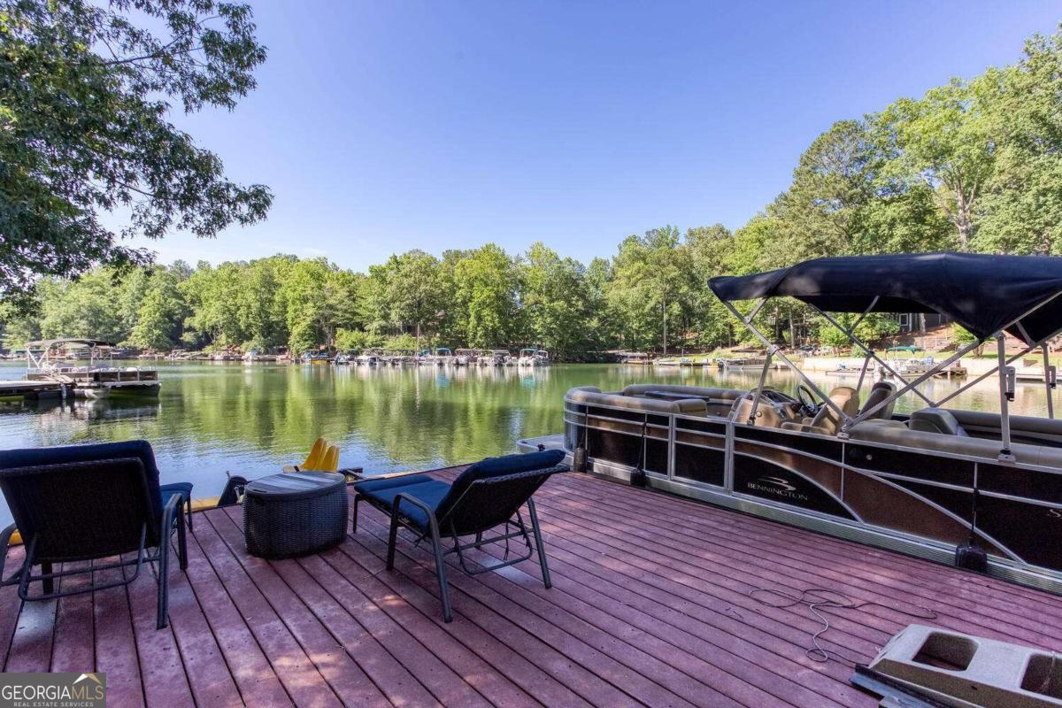 225 Lakeview CIR