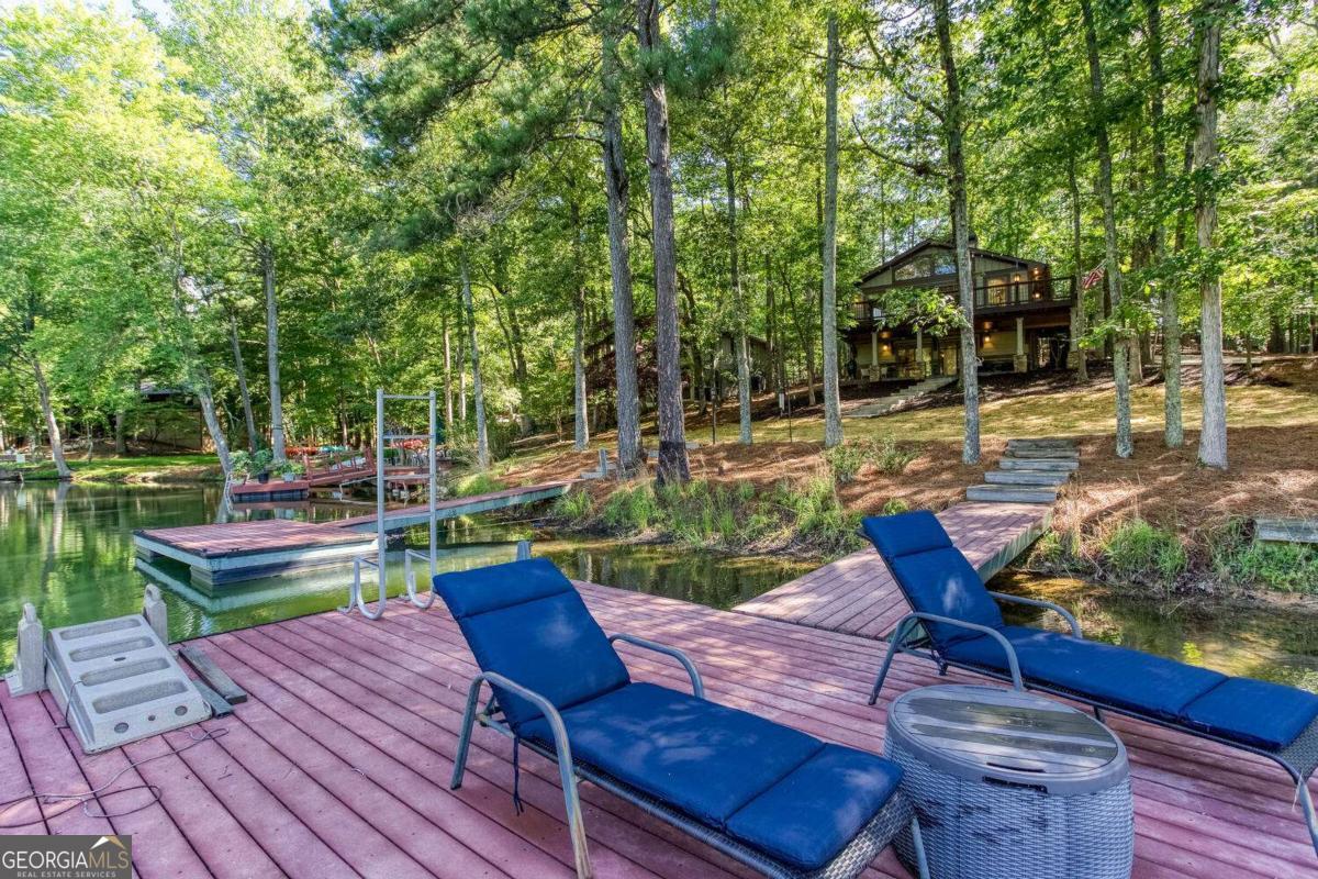 225 Lakeview CIR