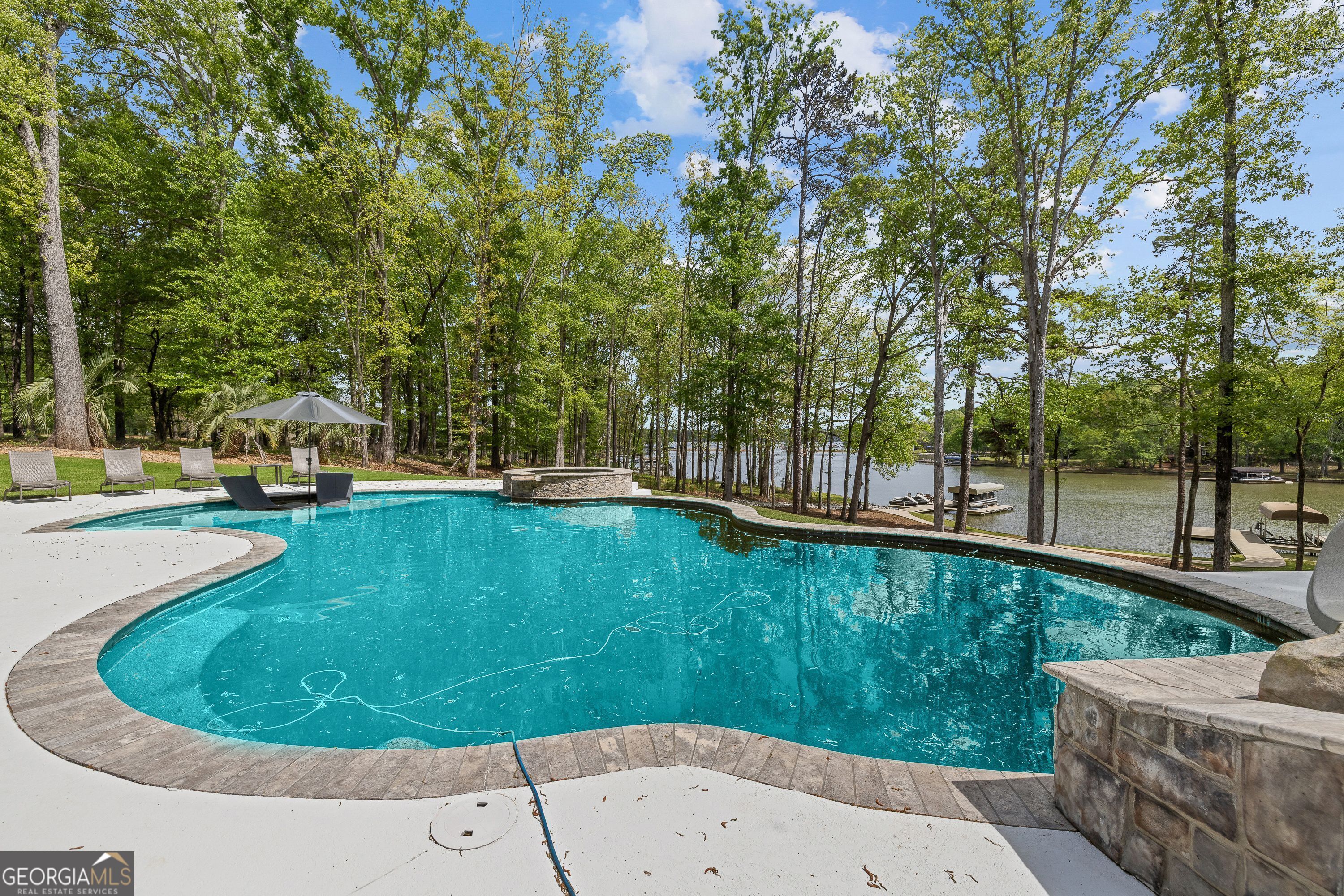 128 Lakeview DR