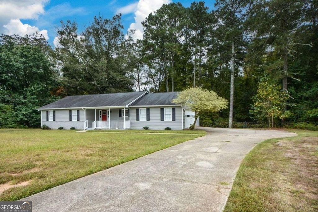 Photo of 2895 FAIRVIEW Road, Covington, GA 30016 (MLS # 10657947)