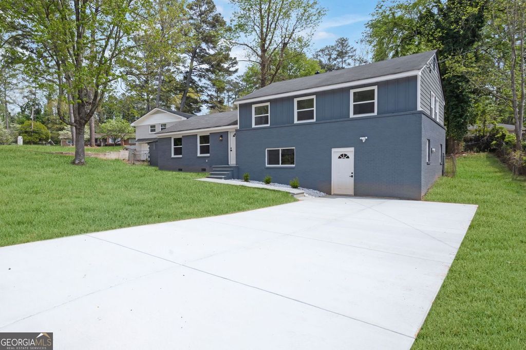 Photo of 3706 Chesapeake Way, Atlanta, GA 30344 (MLS # 10726191)