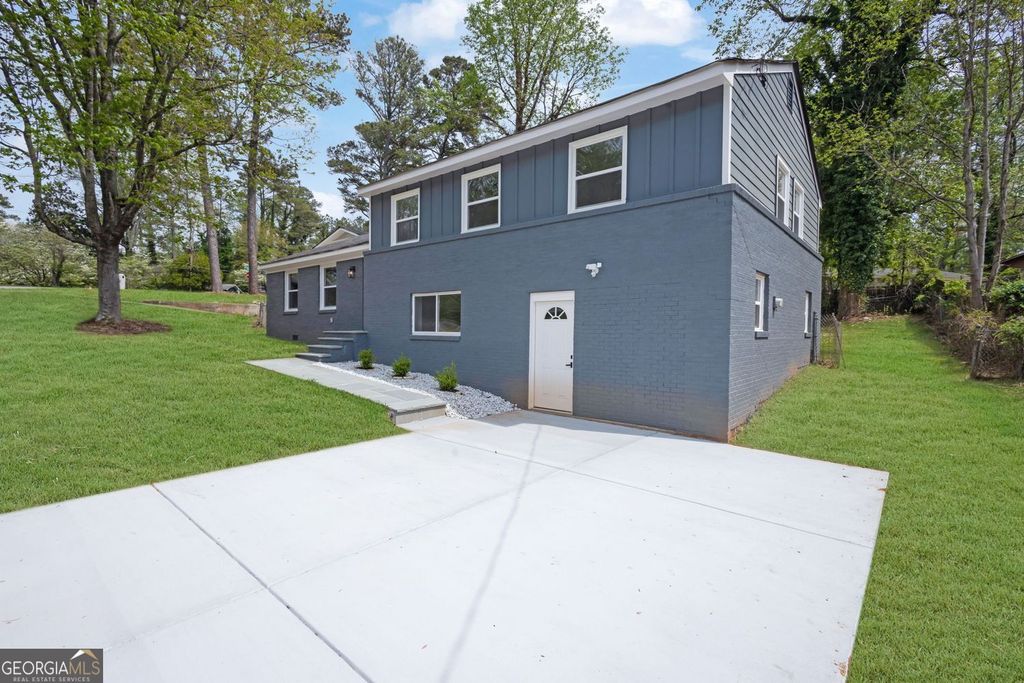 Photo of 3706 Chesapeake Way, Atlanta, GA 30344 (MLS # 10726191)