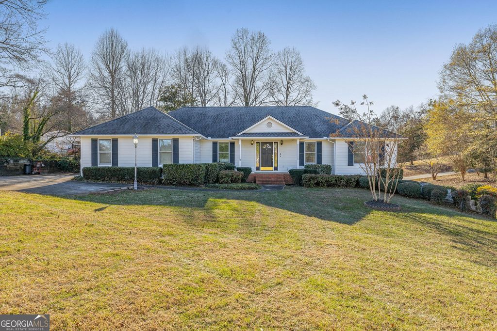 Photo of 605 Chenocetah Drive, Cornelia, GA 30531 (MLS # 10659856)