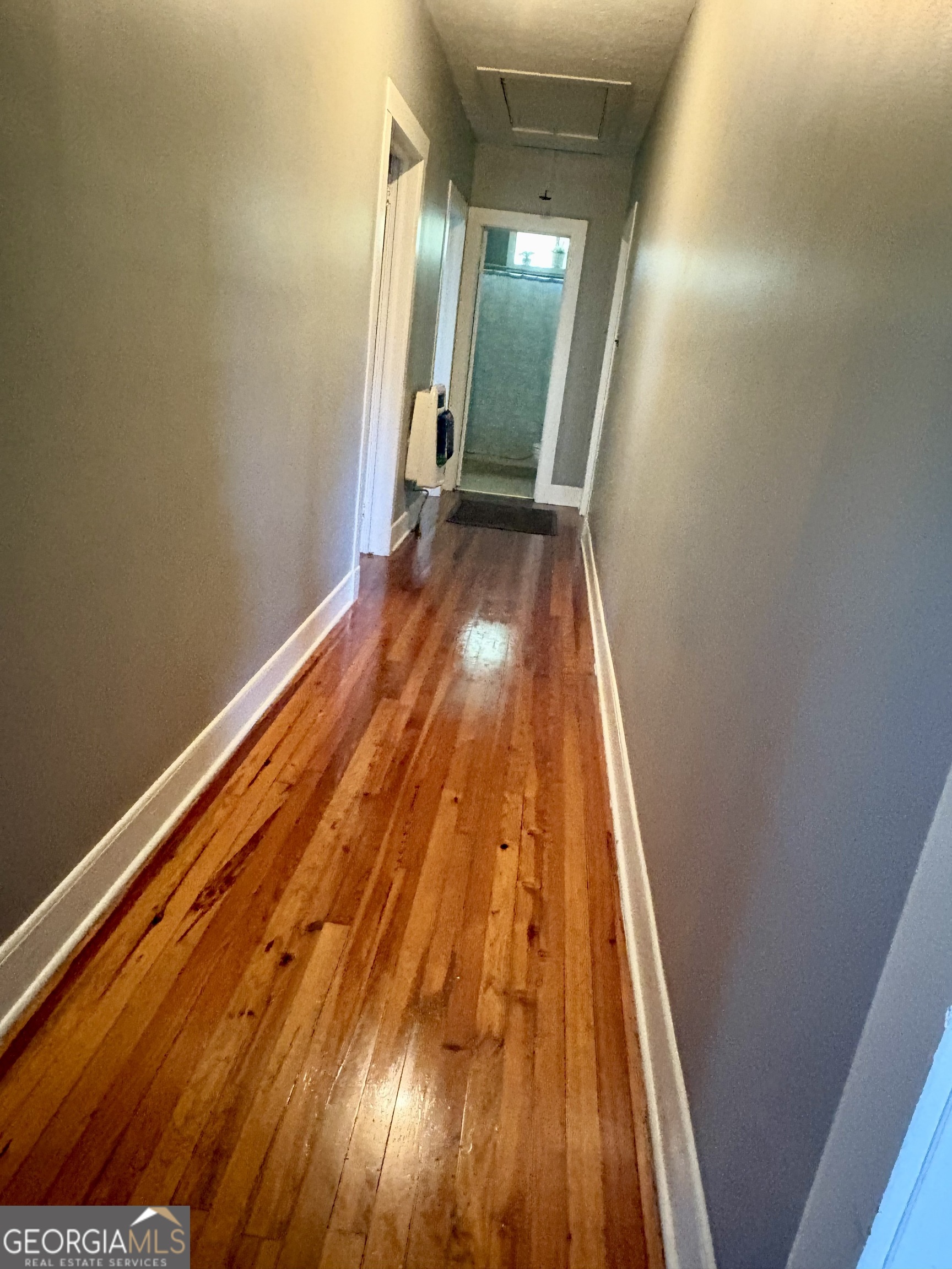 11 Ash ST NE