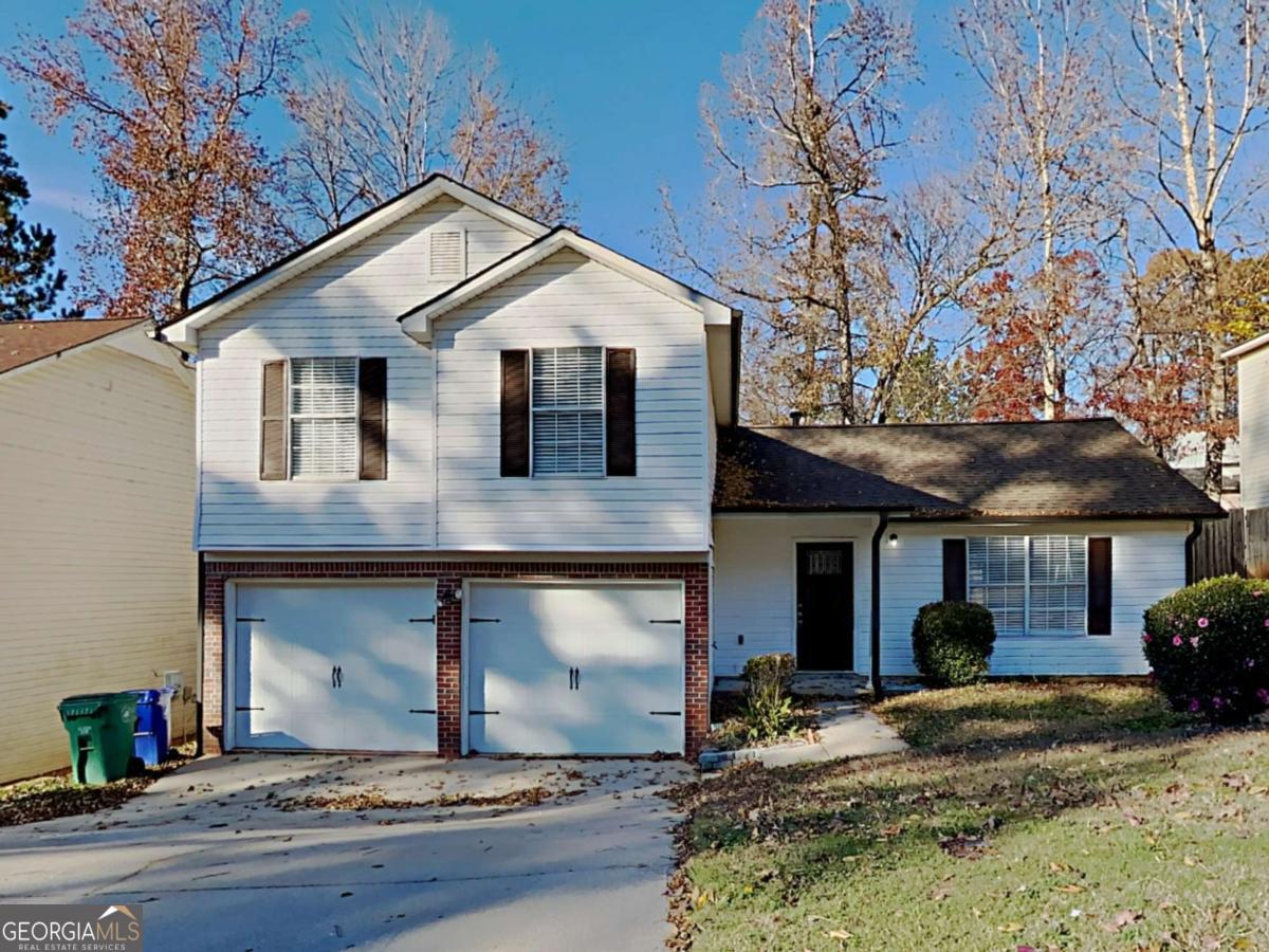 Welcome to this inviting 1,723 sq ft, 3-bedroom, 2.5-bathroom pet-friendly home. This spacious residence provides ample room for all your needs. Experience comfort and style with a versatile layout and roomy interiors.