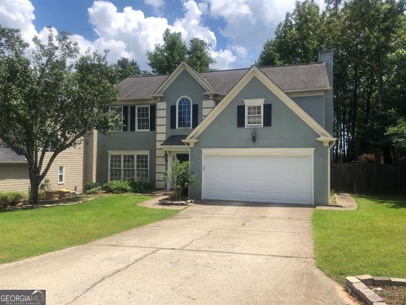 Well-kept single-family residence located in a highly regarded school district in Alpharetta, featuring 4 bedrooms and 2.5 bathrooms. The home boasts a two-story foyer, formal living and dining areas, a kitchen equipped with white cabinetry, stainless steel and black appliances, a breakfast nook, and a view into the family room. It includes a two-car garage with openers, a primary bedroom with an en-suite bathroom that has a separate shower and bathtub, a hallway bathroom with a shower/tub combination, and a laundry room complete with a washer and dryer. Additionally, there are three more bedrooms, a private backyard, and access to community swim and tennis facilities. The middle and high schools are within walking distance, and the location offers convenient access to local retail and shopping centers. A must-see property!