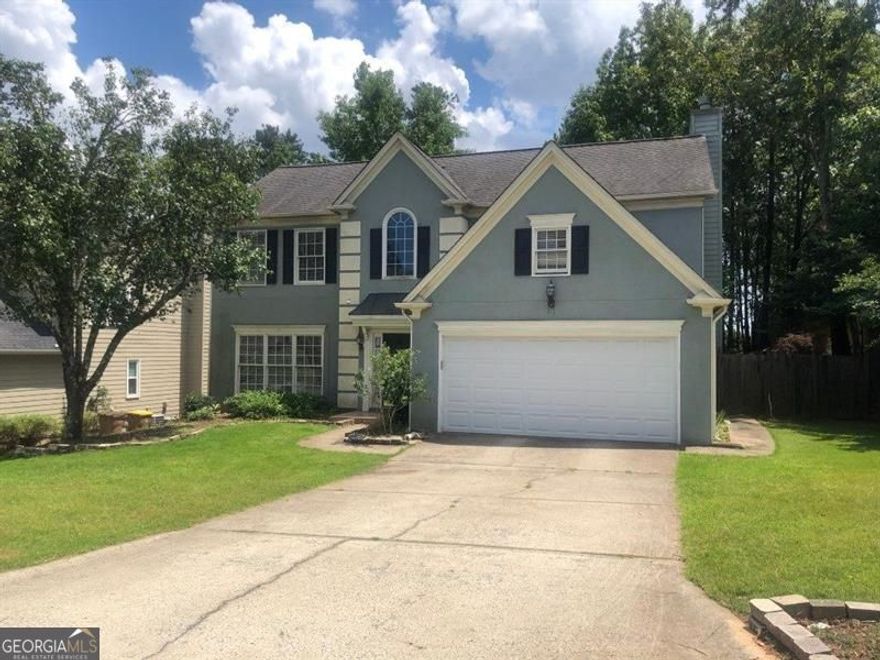 Well-kept single-family residence located in a highly regarded school district in Alpharetta, featuring 4 bedrooms and 2.5 bathrooms. The home boasts a two-story foyer, formal living and dining areas, a kitchen equipped with white cabinetry, stainless steel and black appliances, a breakfast nook, and a view into the family room. It includes a two-car garage with openers, a primary bedroom with an en-suite bathroom that has a separate shower and bathtub, a hallway bathroom with a shower/tub combination, and a laundry room complete with a washer and dryer. Additionally, there are three more bedrooms, a private backyard, and access to community swim and tennis facilities. The middle and high schools are within walking distance, and the location offers convenient access to local retail and shopping centers. A must-see property!