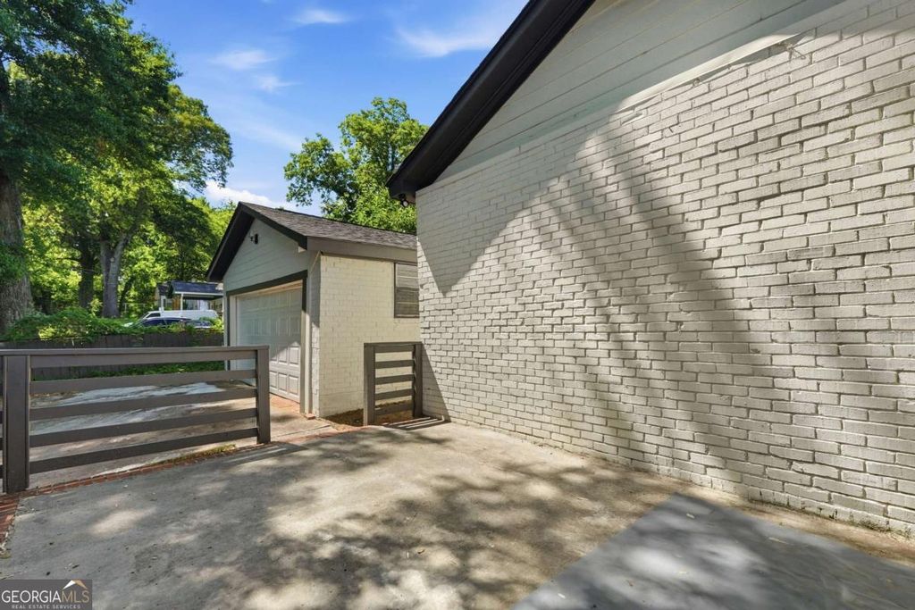 Photo of 166 Burbank Drive NW, Atlanta, GA 30314 (MLS # 10767936)