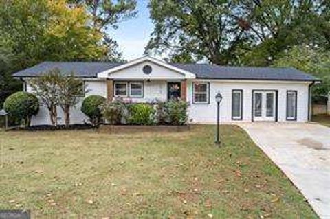 Photo of 1913 Heathridge Court SE, Smyrna, GA 30080 (MLS # 10636337)