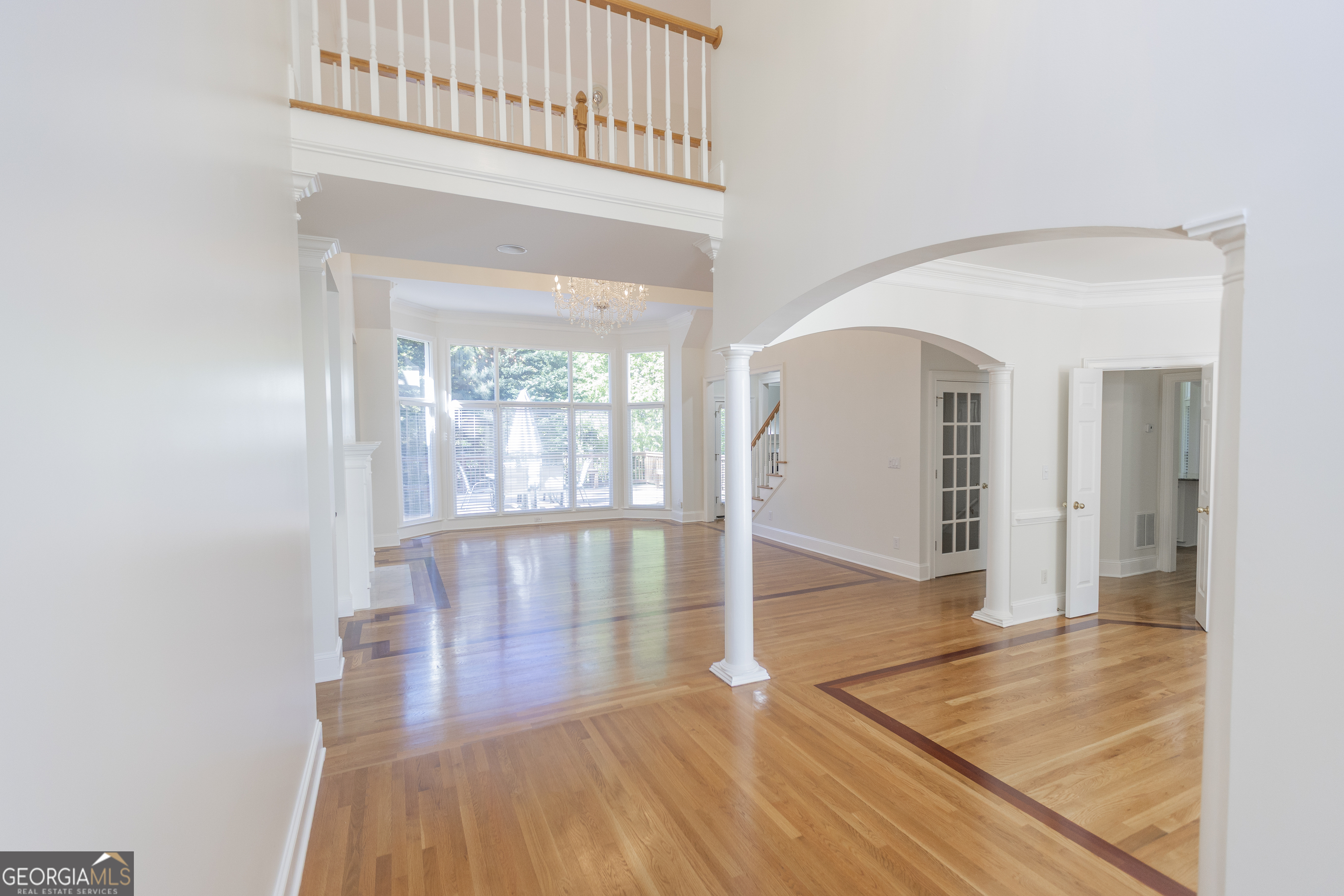 5685 COMMONS LN