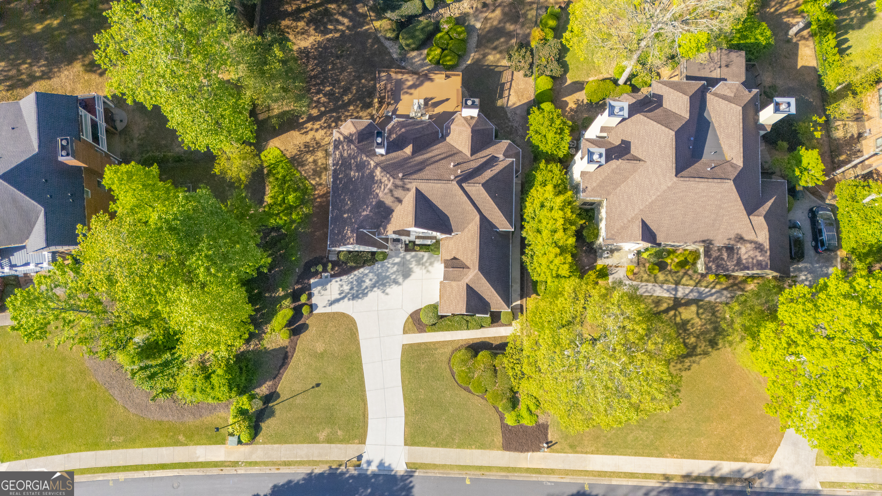 5685 COMMONS LN