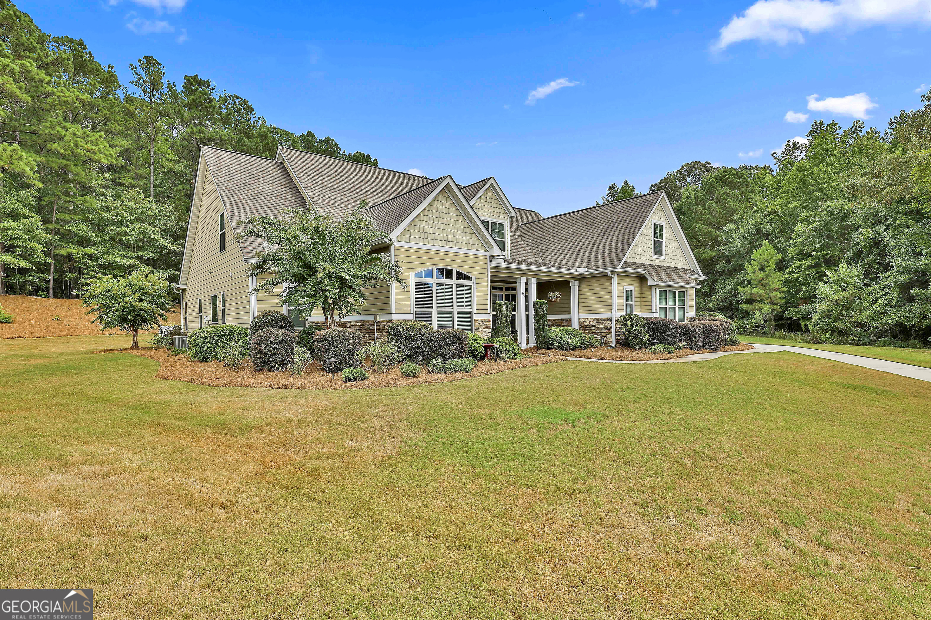 301 Ivy LN