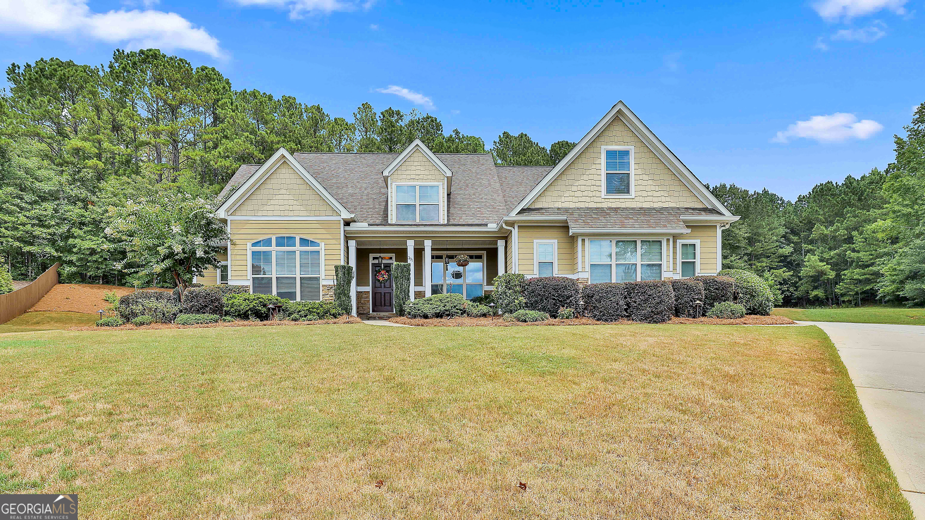 301 Ivy LN