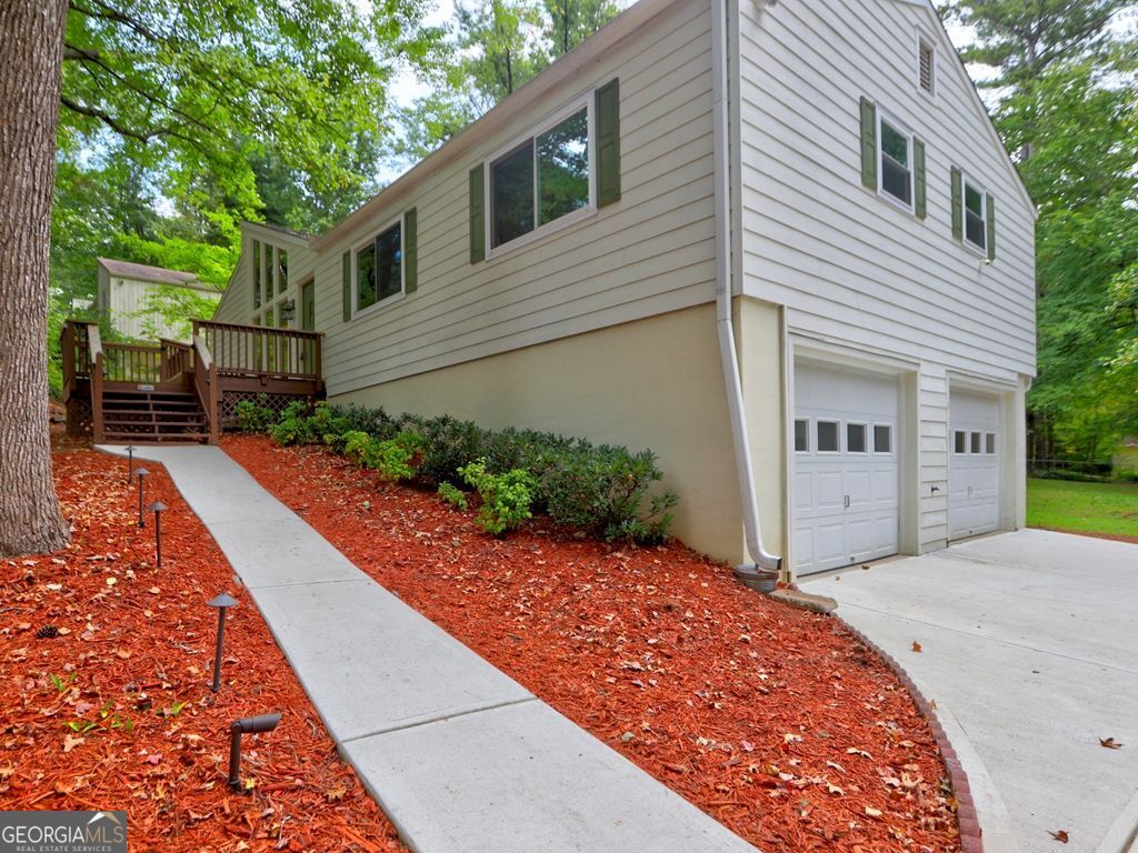 3222 Bluff RD