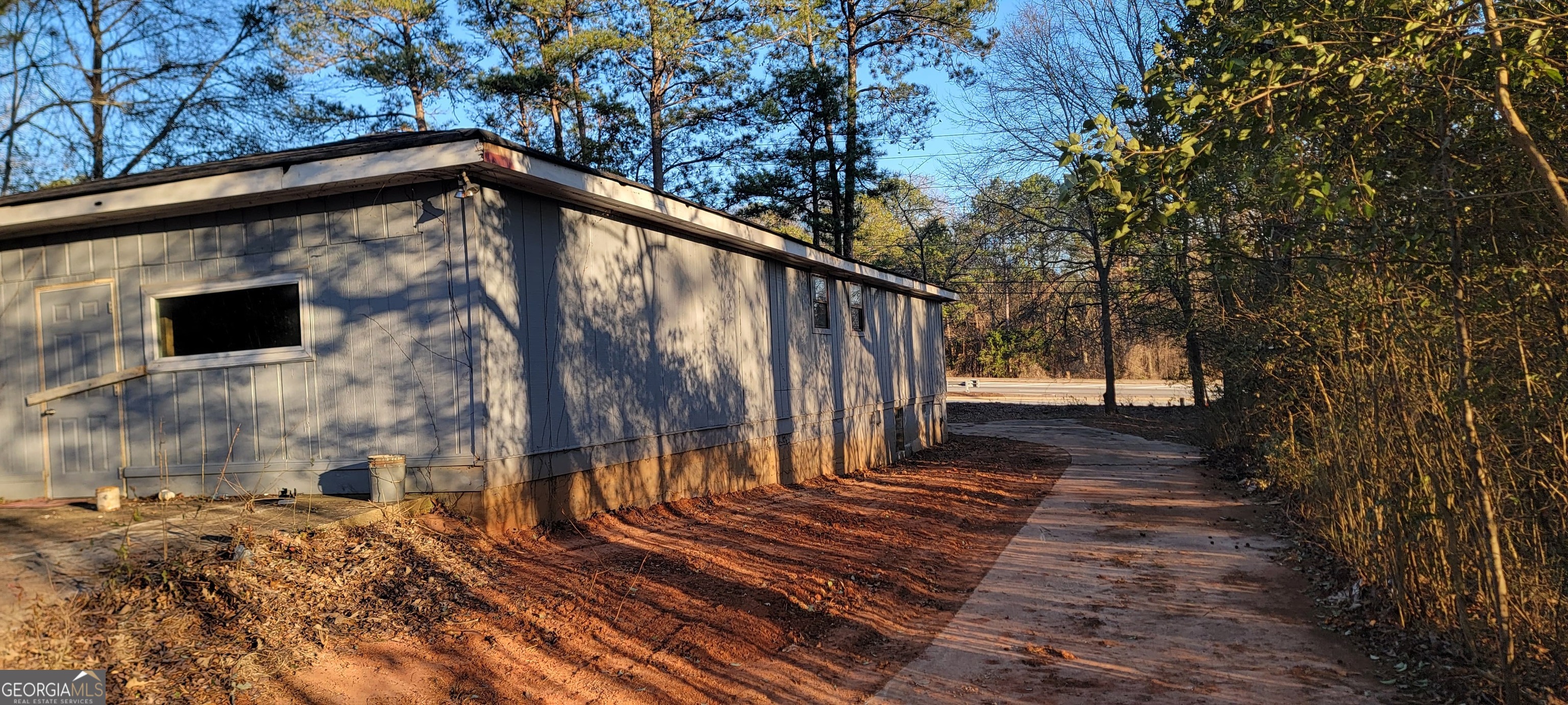 1653 Highway 138 E