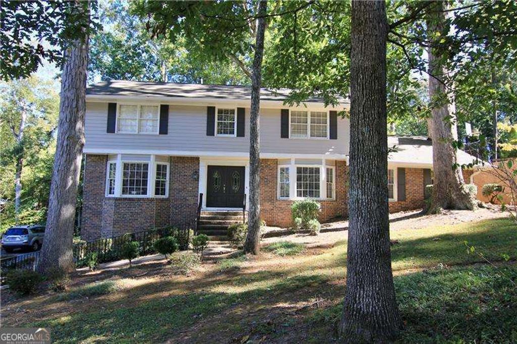 Photo of 3571 Sunderland Circle NE, Brookhaven, GA 30319 (MLS # 10625110)
