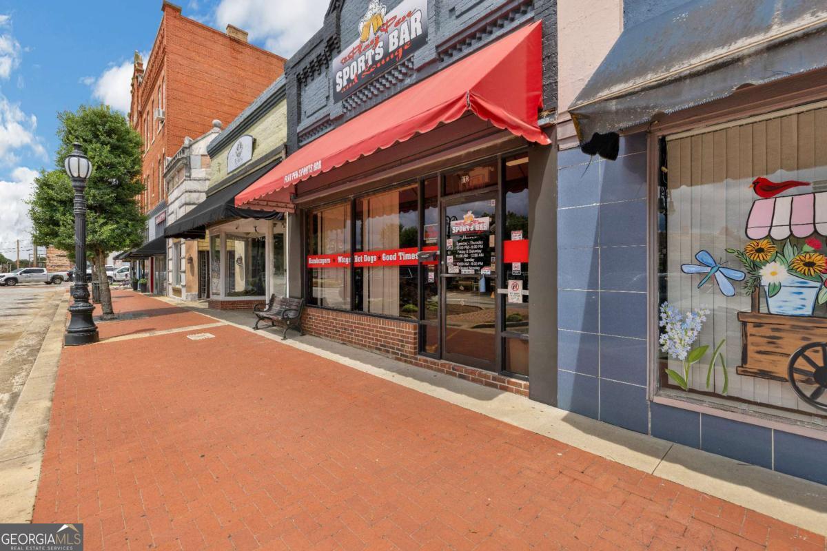 Photo 1 of 32 — 112 Main ST, Barnesville, GA 30204