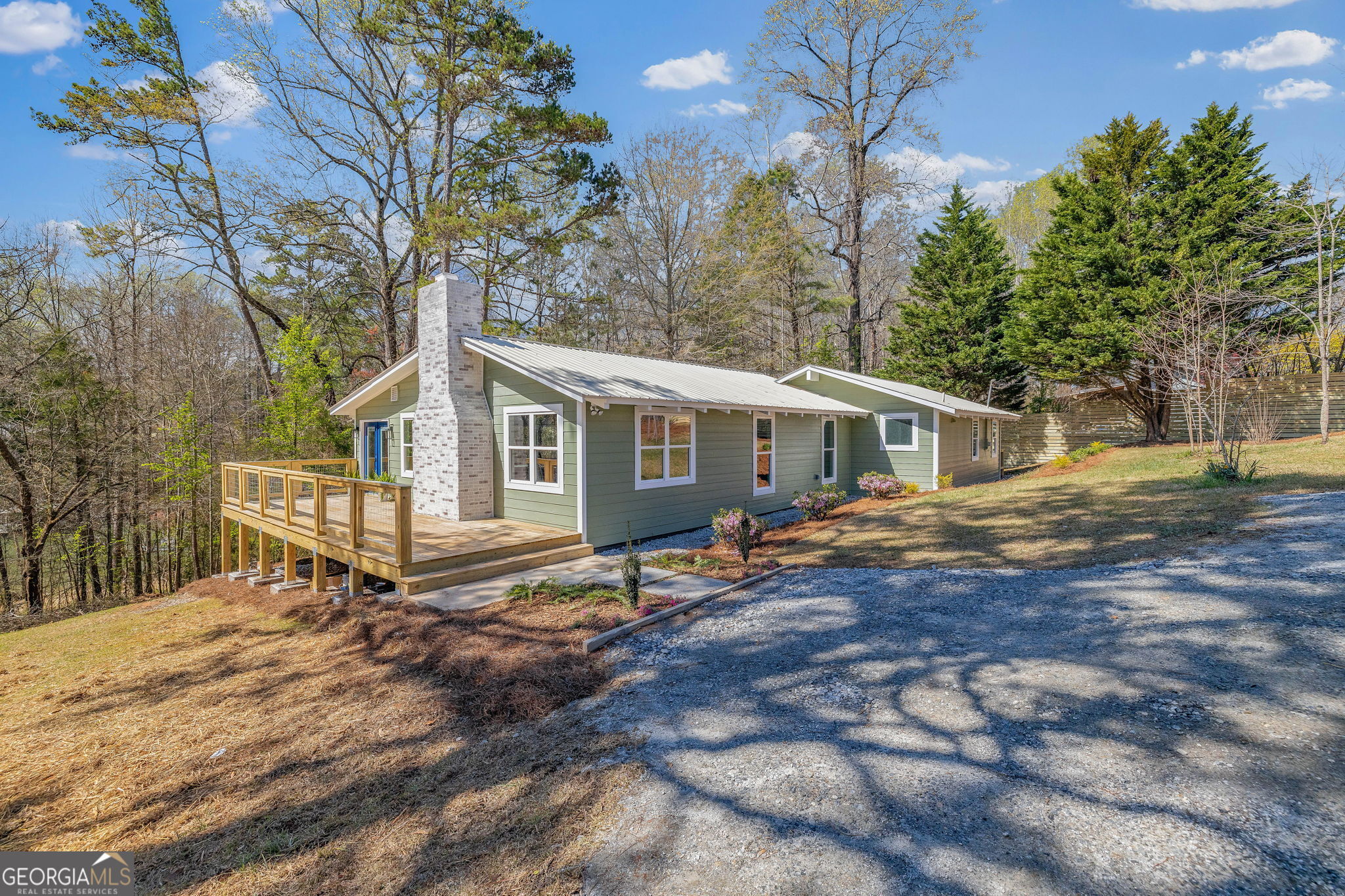 330 Lake DR