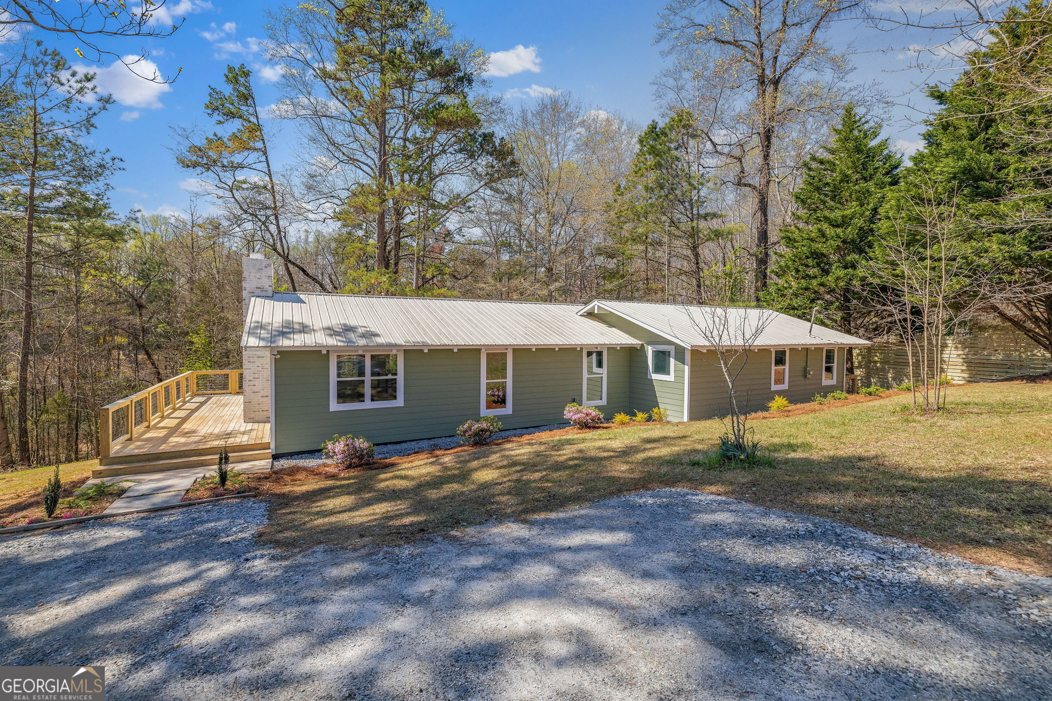 330 Lake DR