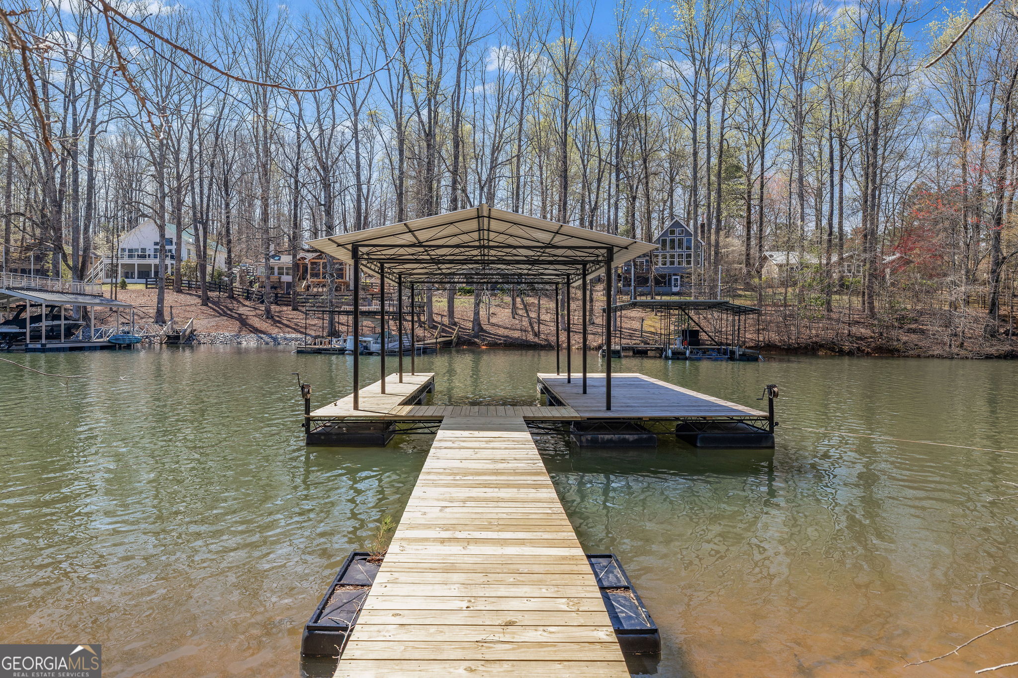 330 Lake DR