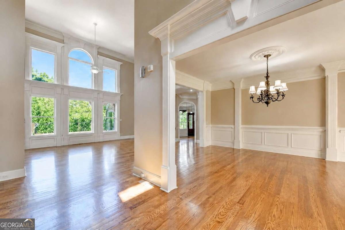 1375 Tree LN