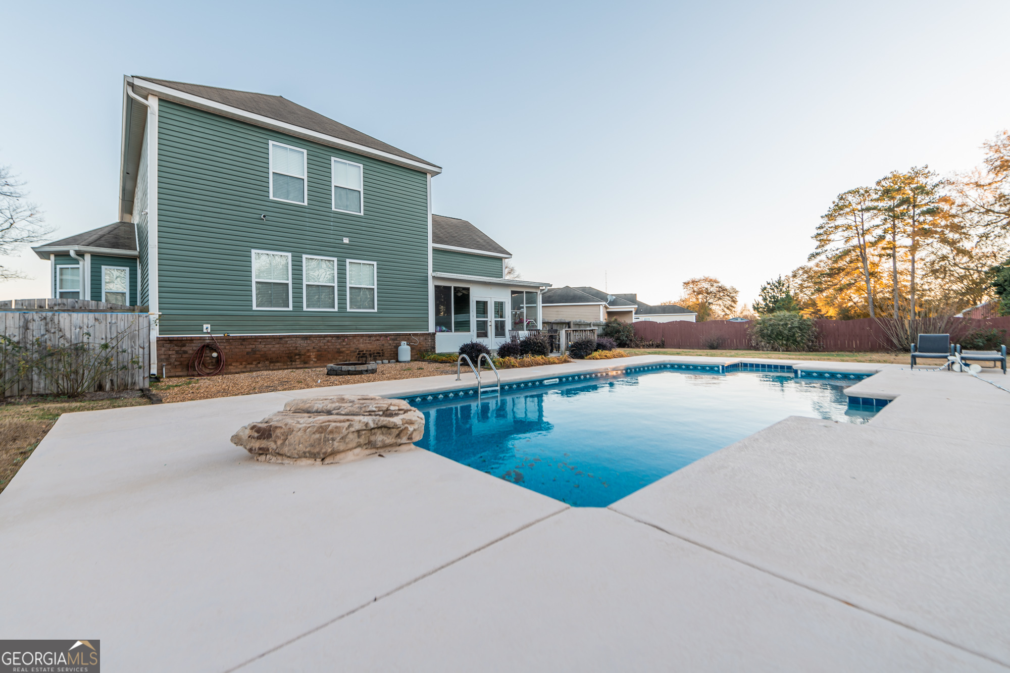 207 Courthouse LN