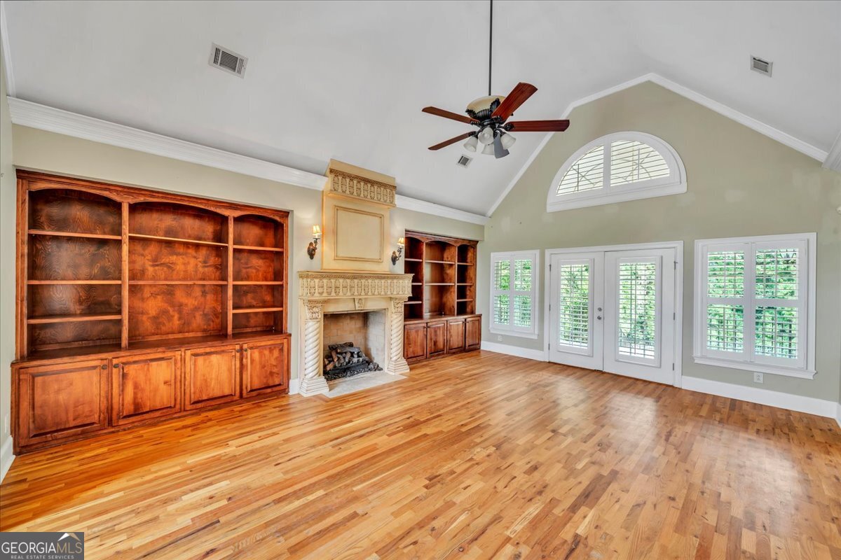 411 Creekside DR
