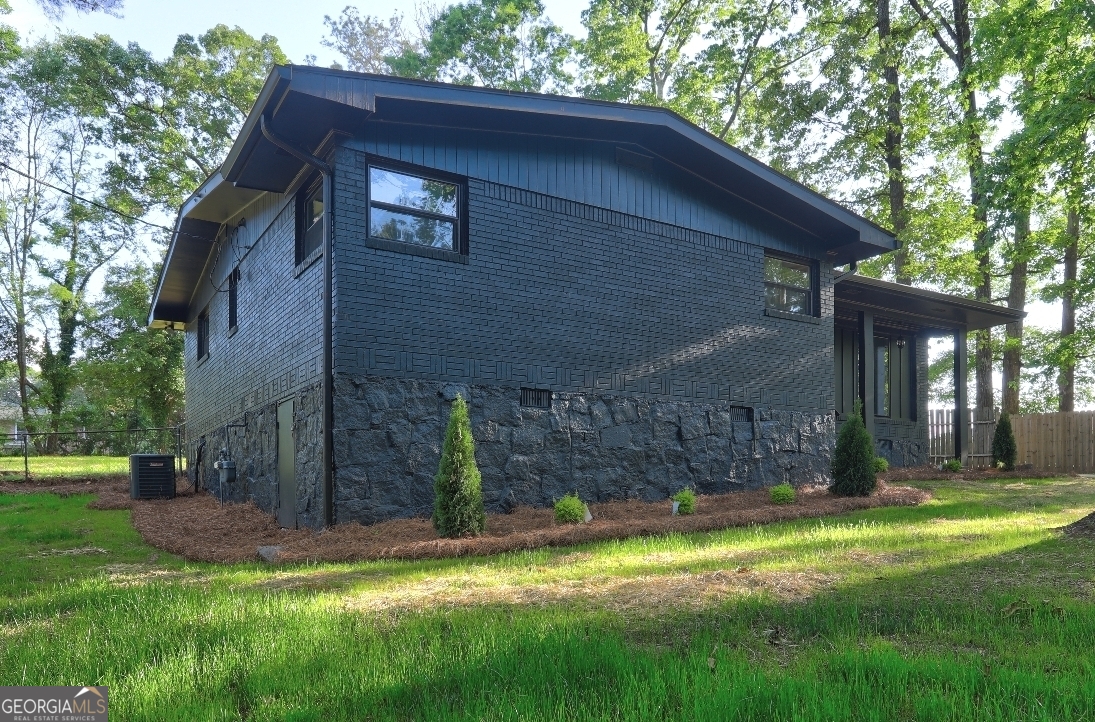 1147 Tanglewood RD