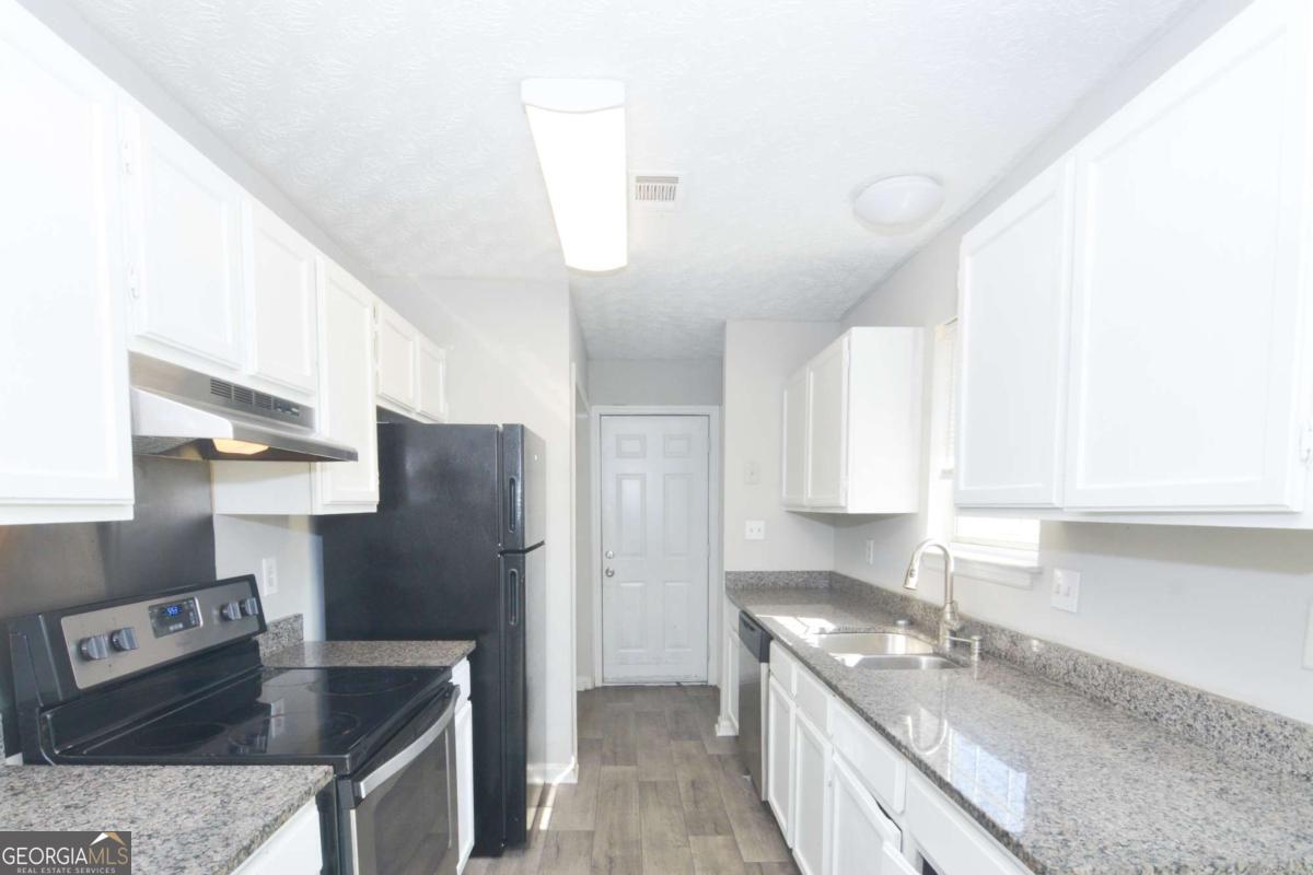 Waterford on Ellis - Residential Lease