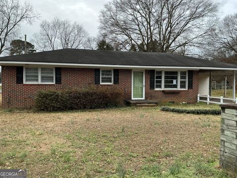 15 Cedar ST Hartwell GA 30643