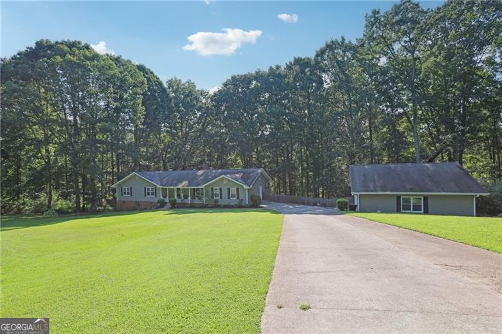 Photo of 3284 Creekside Drive SE, Conyers, GA 30094 (MLS # 10723705)