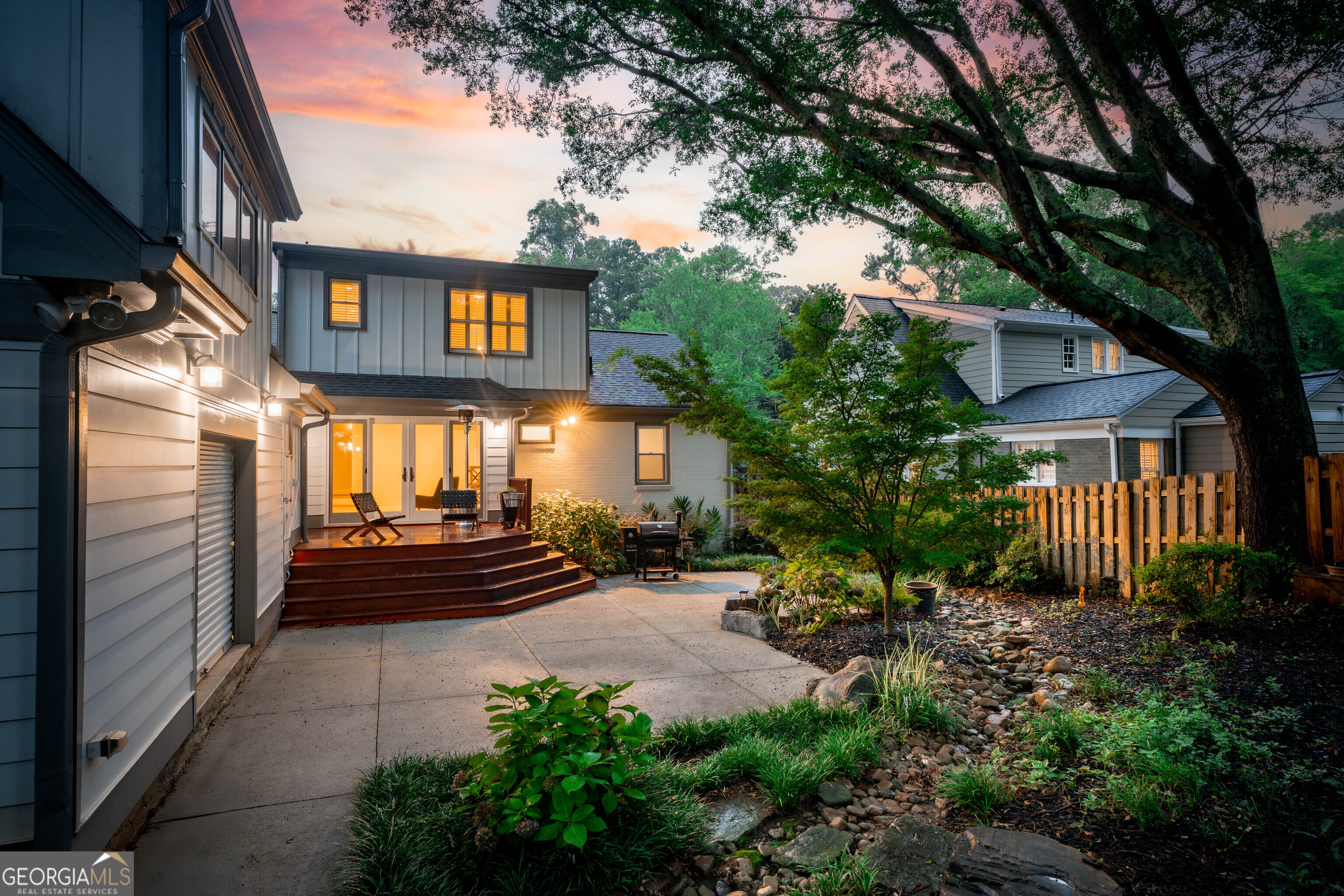 102 MOCKINGBIRD LN