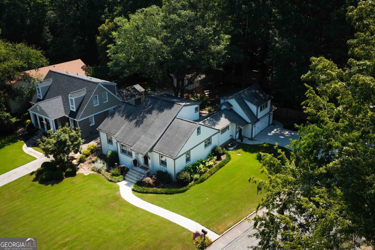102 MOCKINGBIRD LN