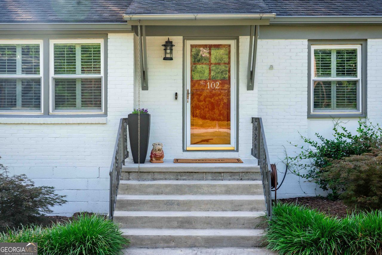 102 MOCKINGBIRD LN