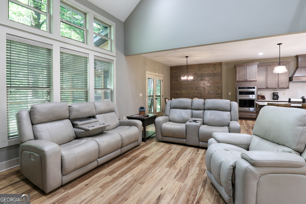 990 Yonah Lake DR