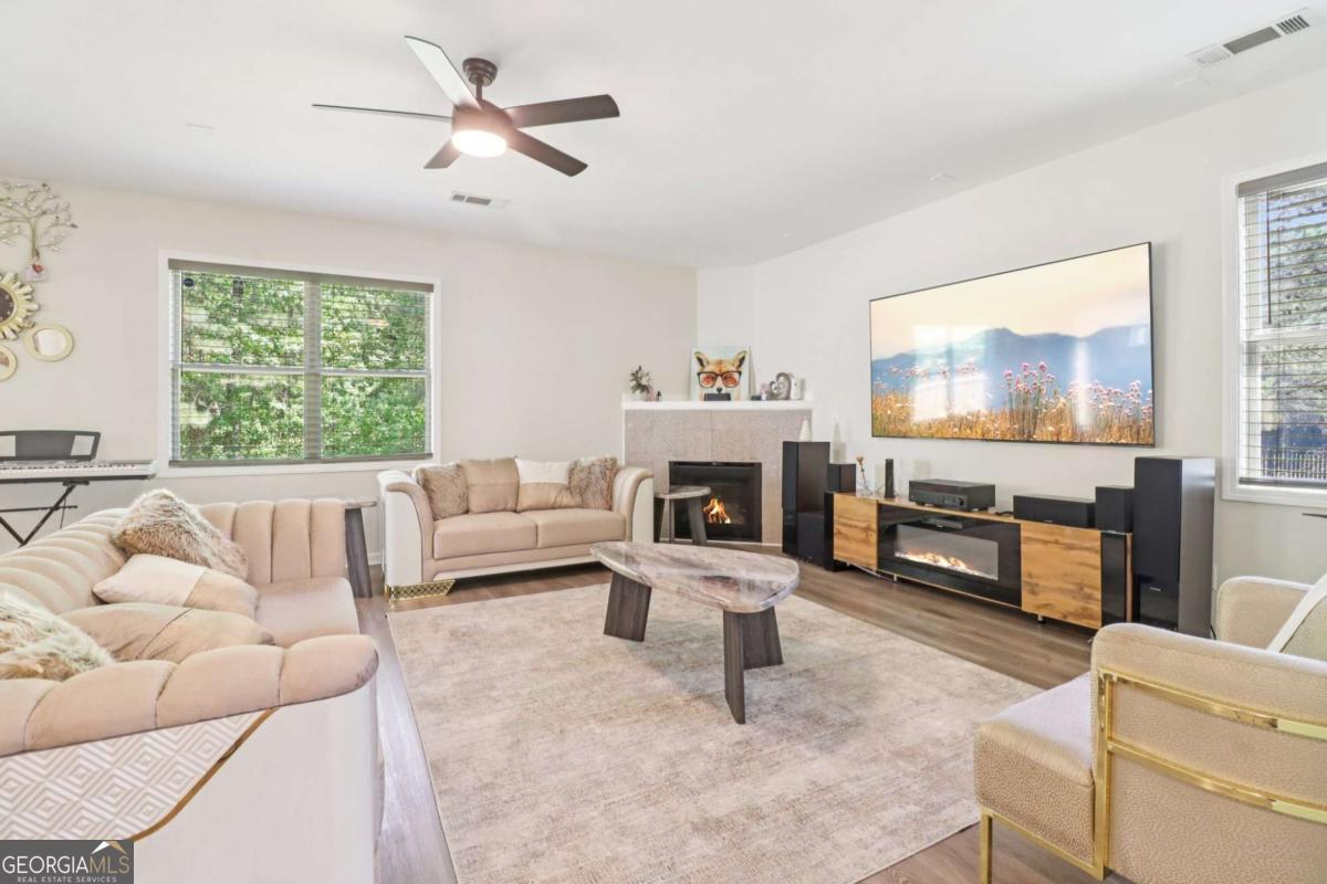 521 Greyhound CT