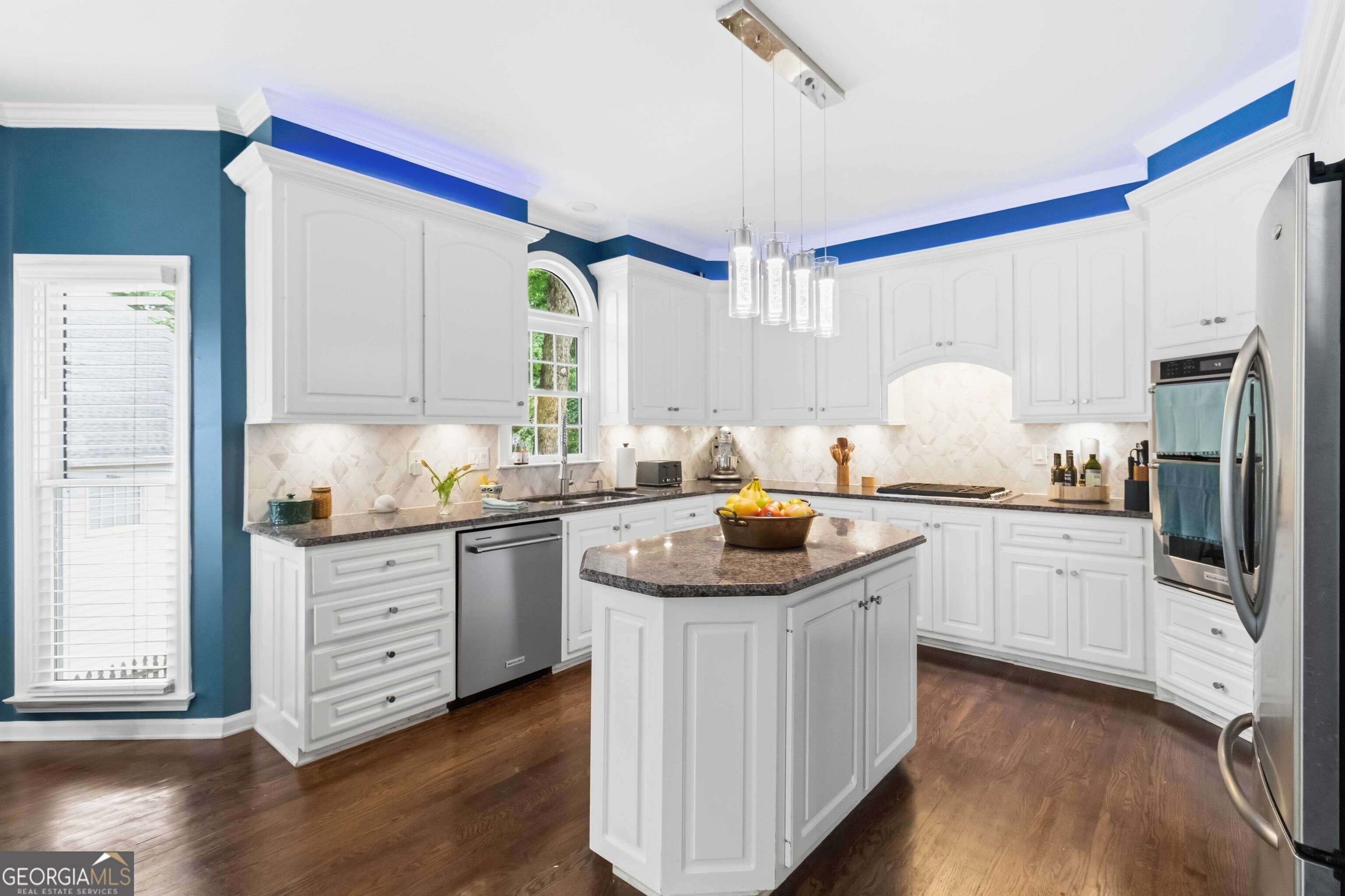 1405 Lamont CIR