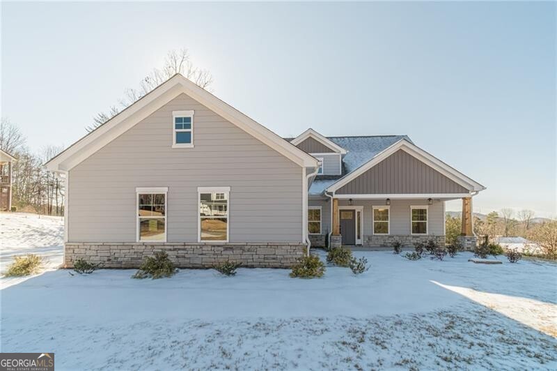 Cleveland, Georgia 30528, United States, 4 Bedrooms Bedrooms, ,3 BathroomsBathrooms,Residential,Active,17437