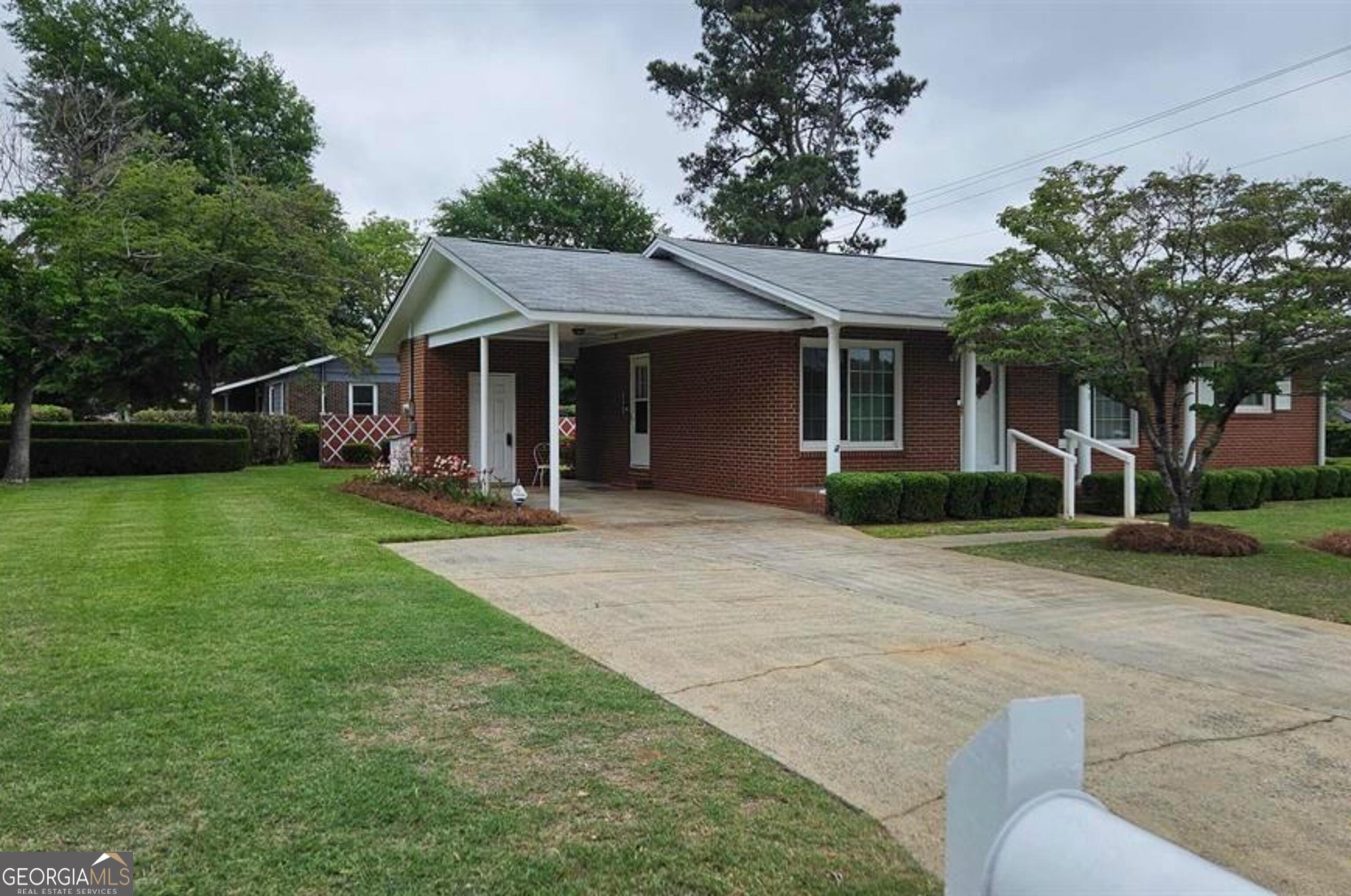 301 Greenwood DR