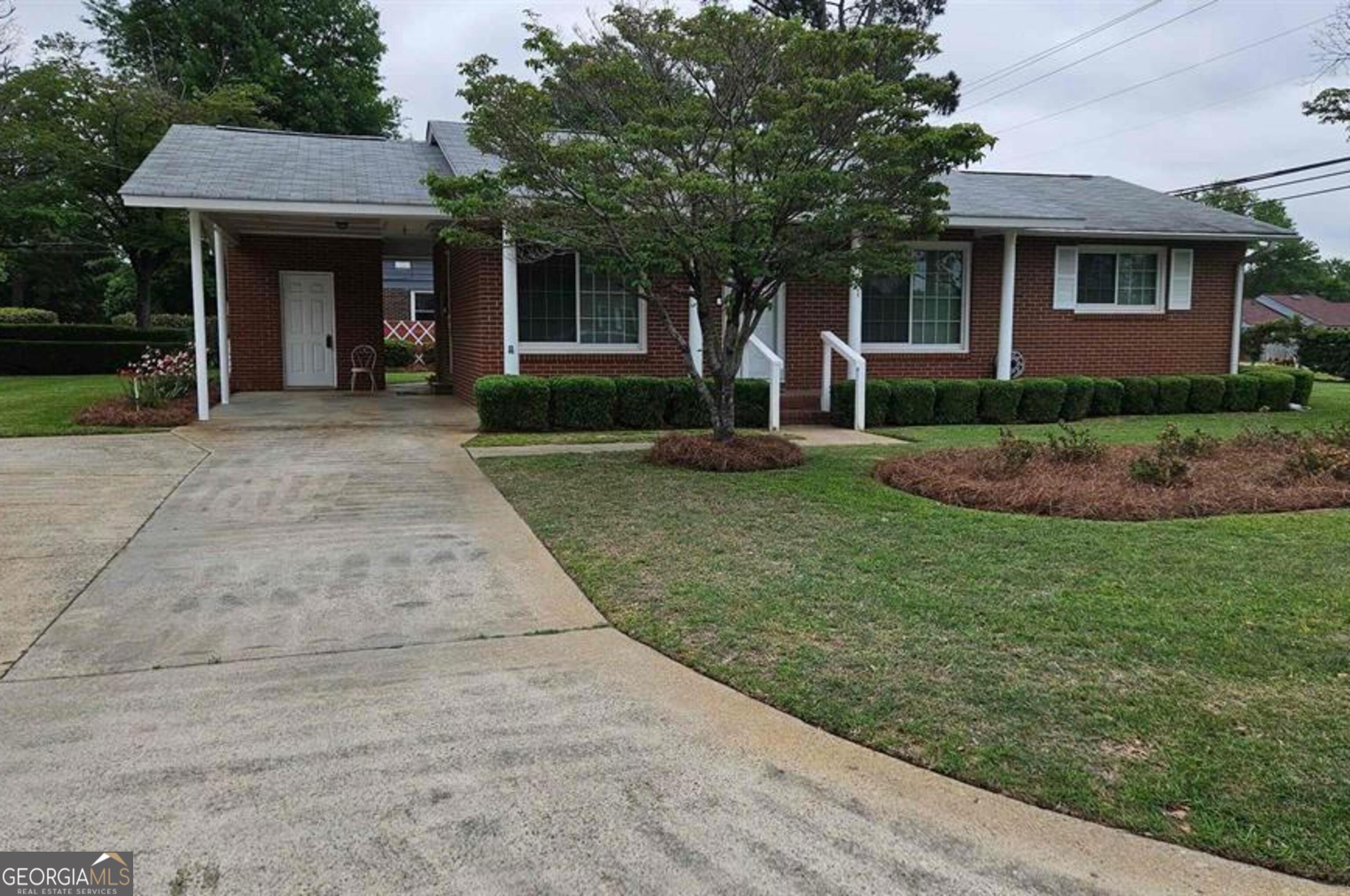 301 Greenwood DR