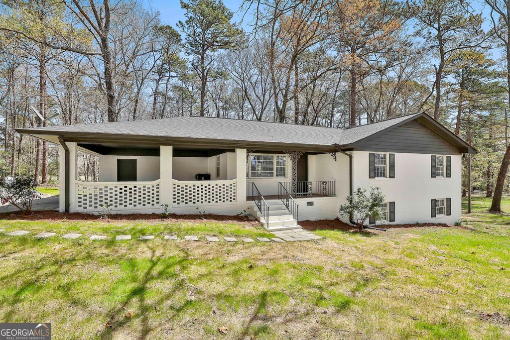 Photo of 2366 Highway 92 S, Fayetteville, GA 30214 (MLS # 10640706)