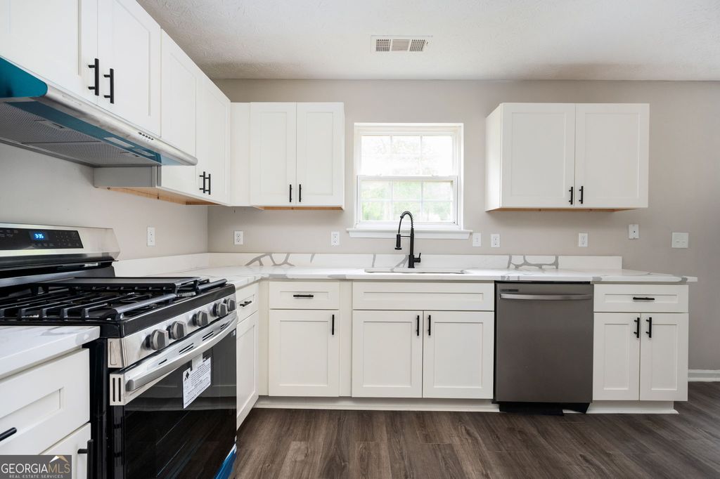 Photo of 3230 Deer Valley Drive NW, Acworth, GA 30101 (MLS # 10660914)